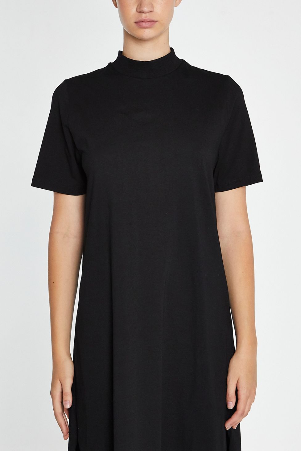 Glamorous Minimalist Mockneck Short Sleeve Midi Dress