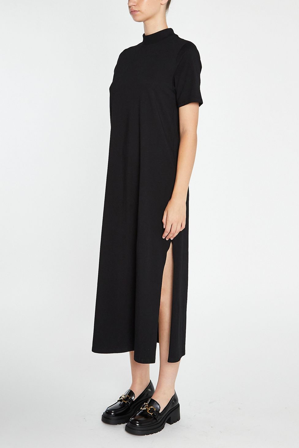 Glamorous Minimalist Mockneck Short Sleeve Midi Dress