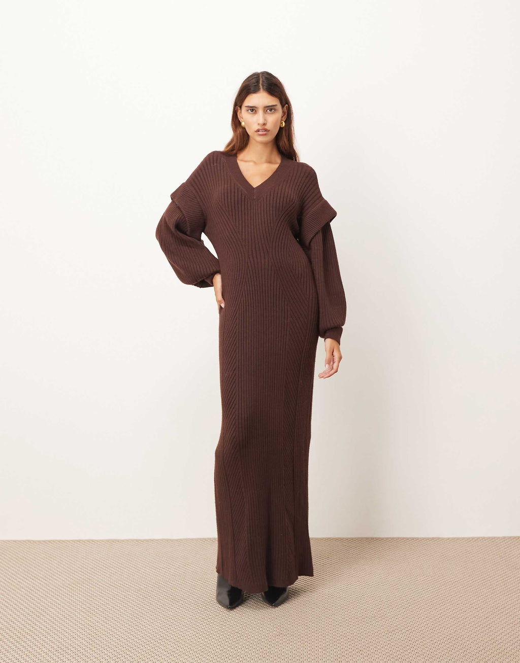 ARRANGE rib knit v neck maxi dress with shoulder detailing in chocolate