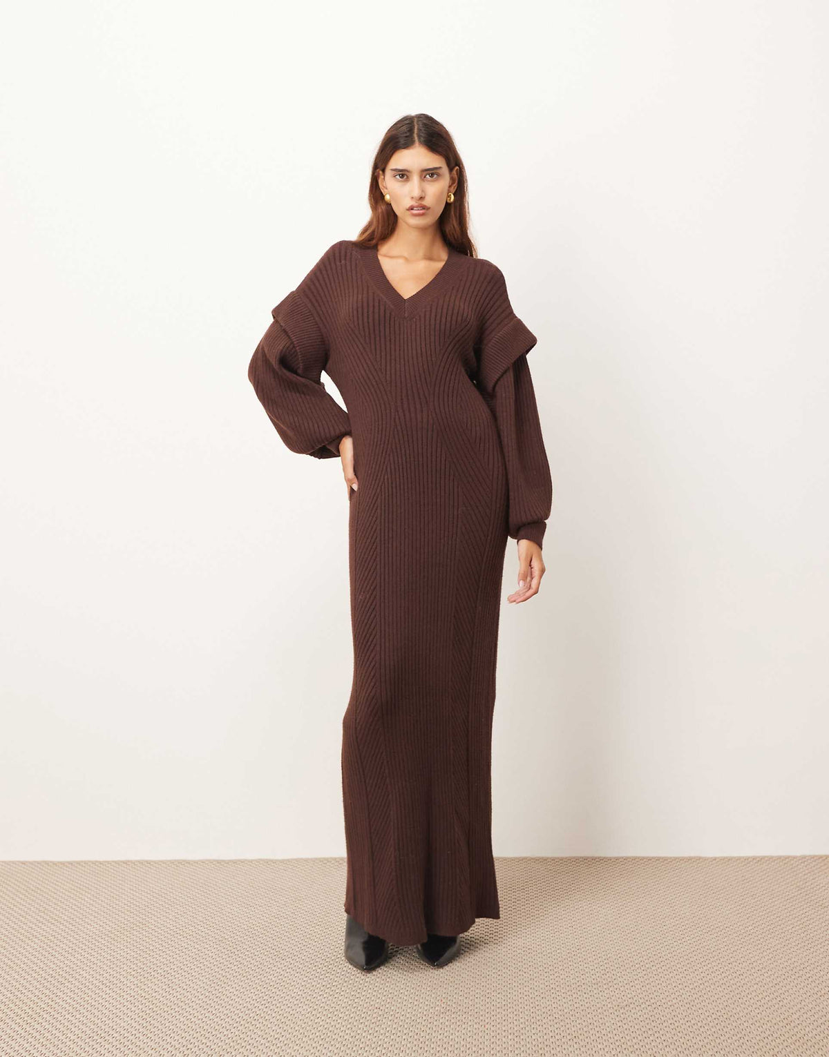 ARRANGE rib knit v neck maxi dress with shoulder detailing in chocolate