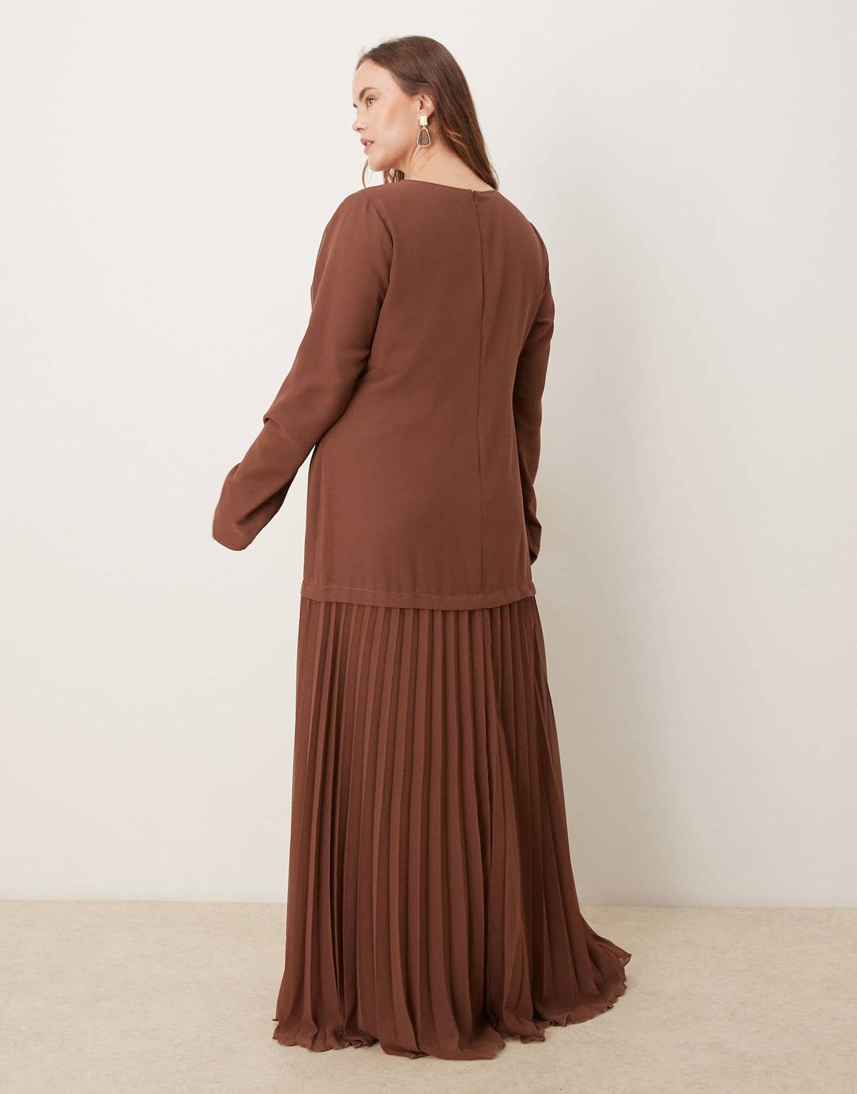 ASOS DESIGN Curve long sleeved pleated skirt maxi dress in chocolate