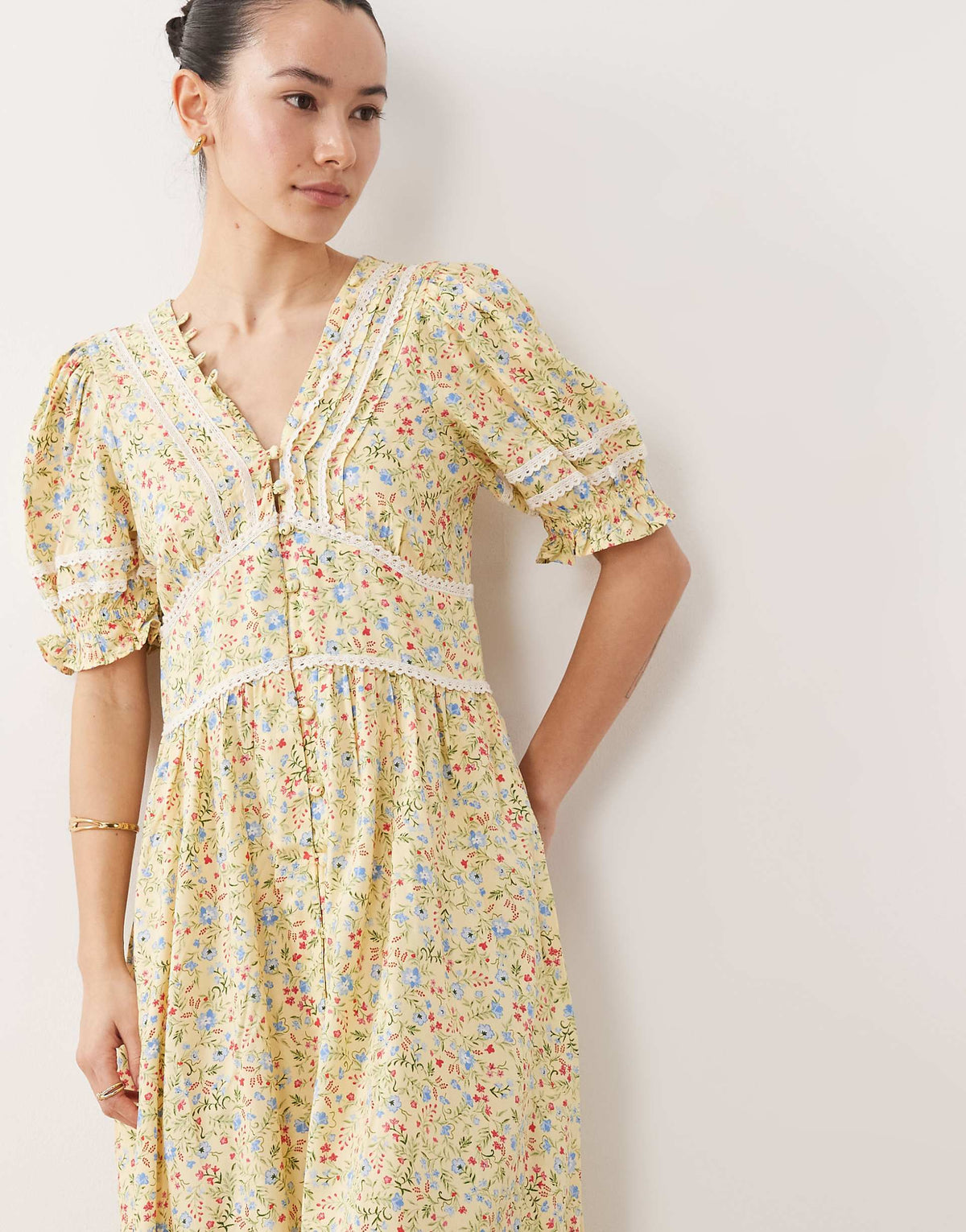 Nobody's Child Petite Saffy midi dress in lemon floral