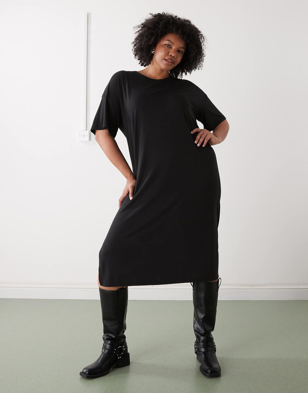 Noisy May Curve midi T-shirt dress in black