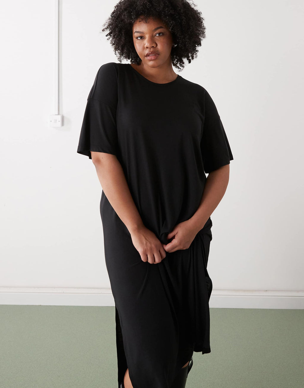 Noisy May Curve midi T-shirt dress in black