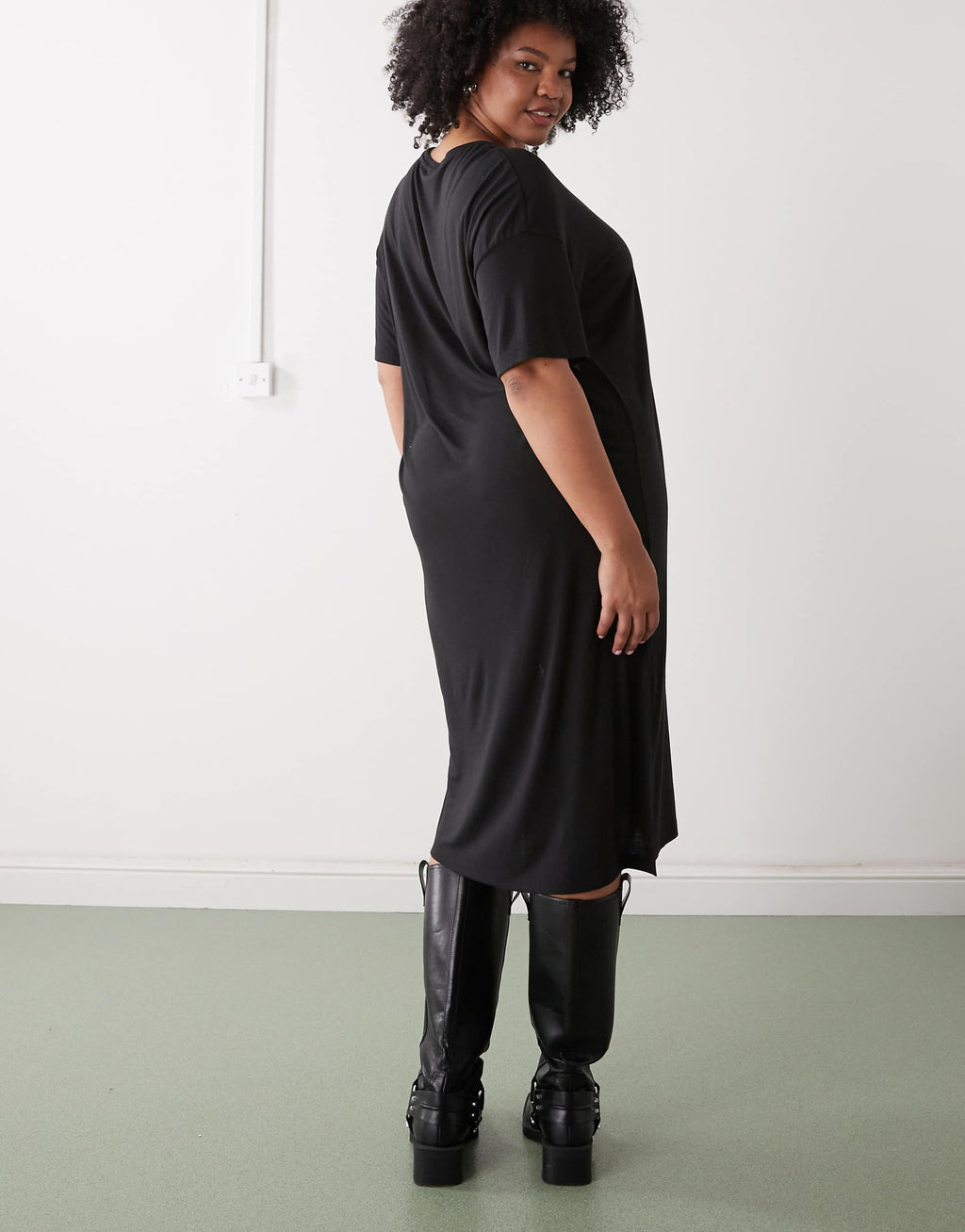 Noisy May Curve midi T-shirt dress in black