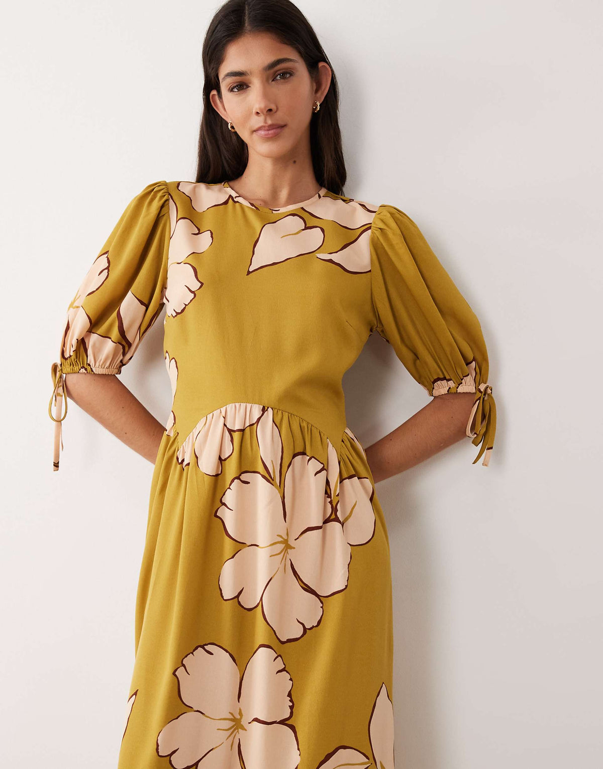 Wednesday's Girl tie sleeve floral midaxi smock dress in green