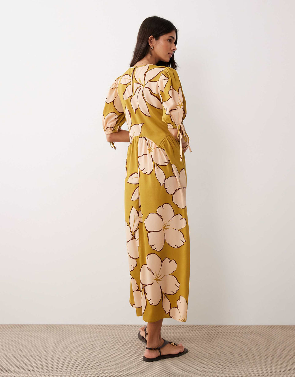 Wednesday's Girl tie sleeve floral midaxi smock dress in green