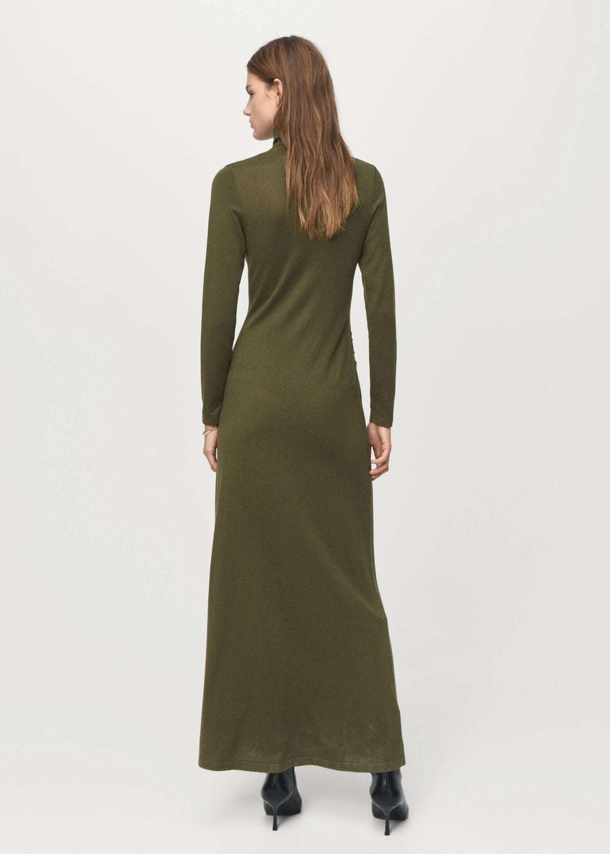 Turtleneck knitted dress with brooch