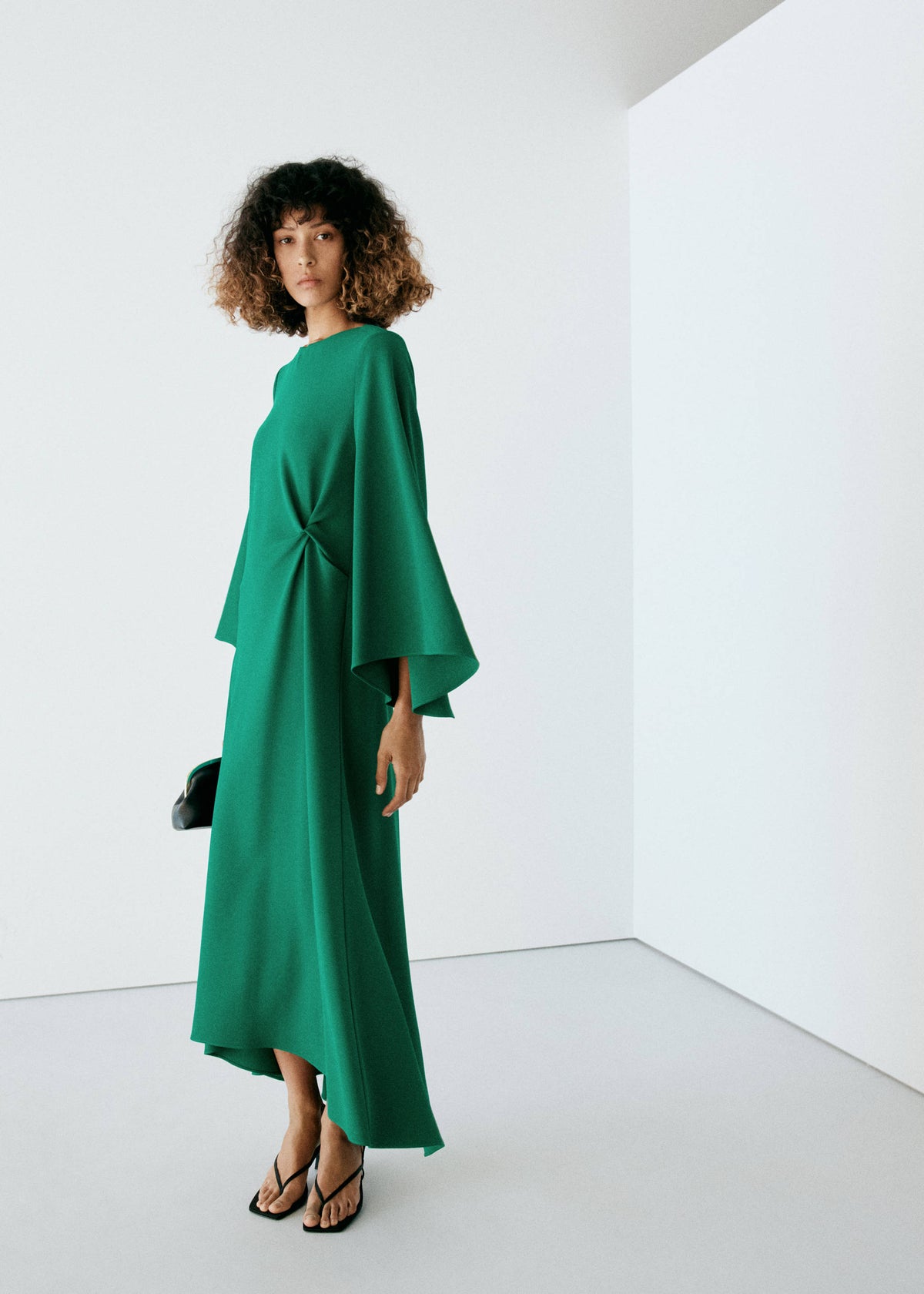 Flared-sleeve dress with knot detail