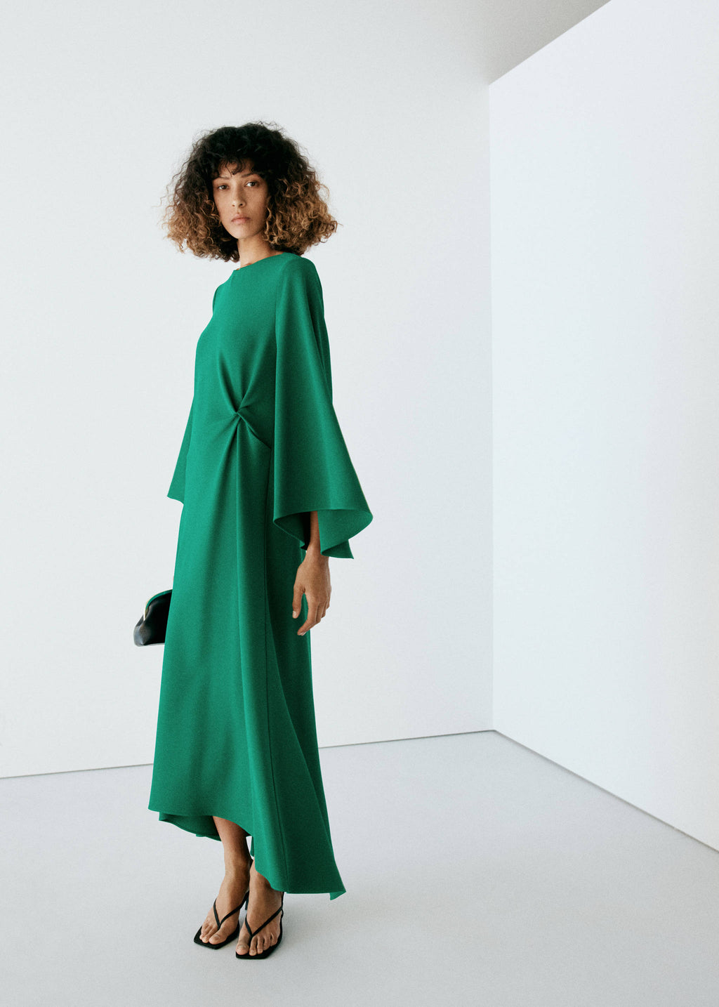 Flared-sleeve dress with knot detail