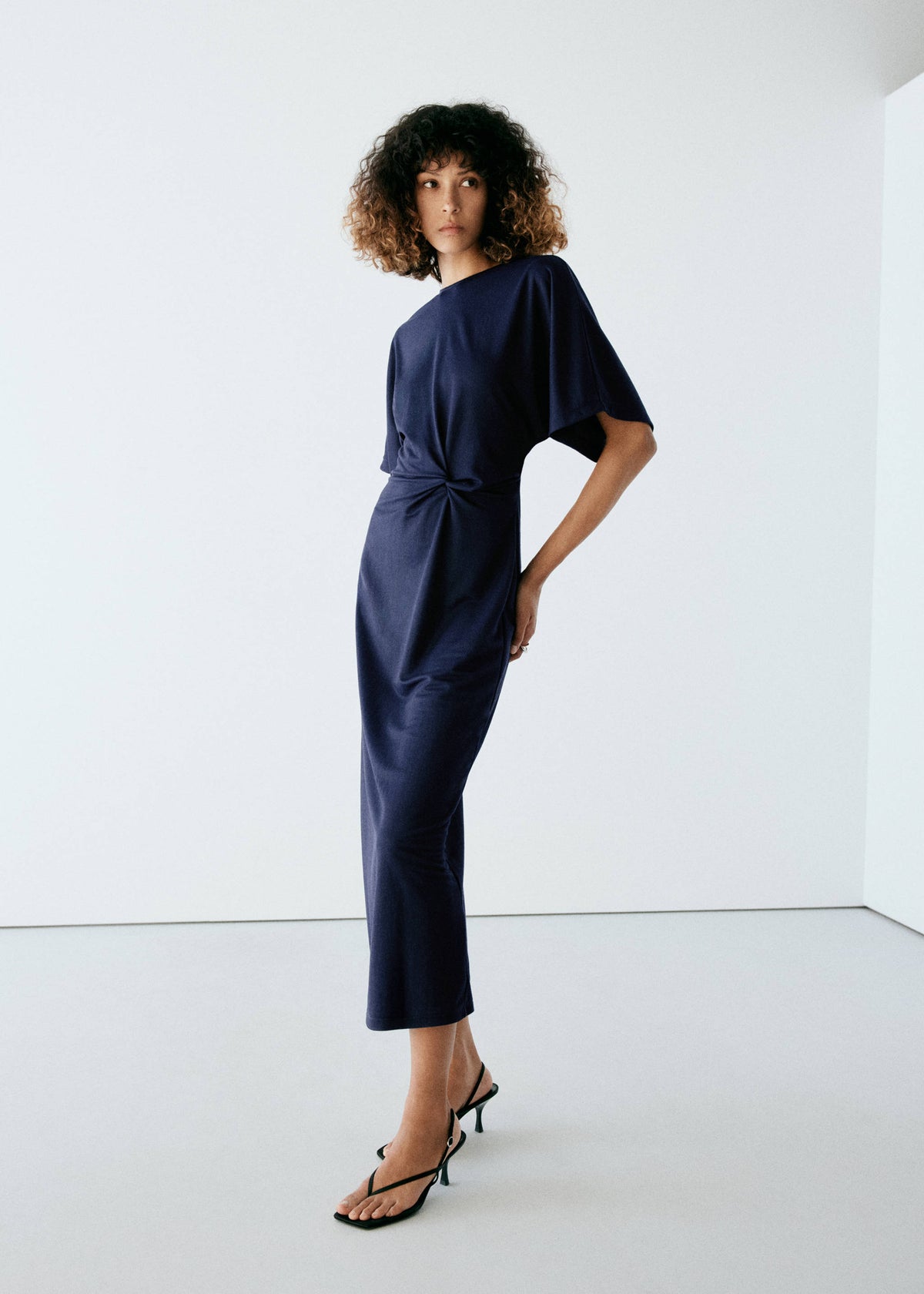 Knit dress with knot detail