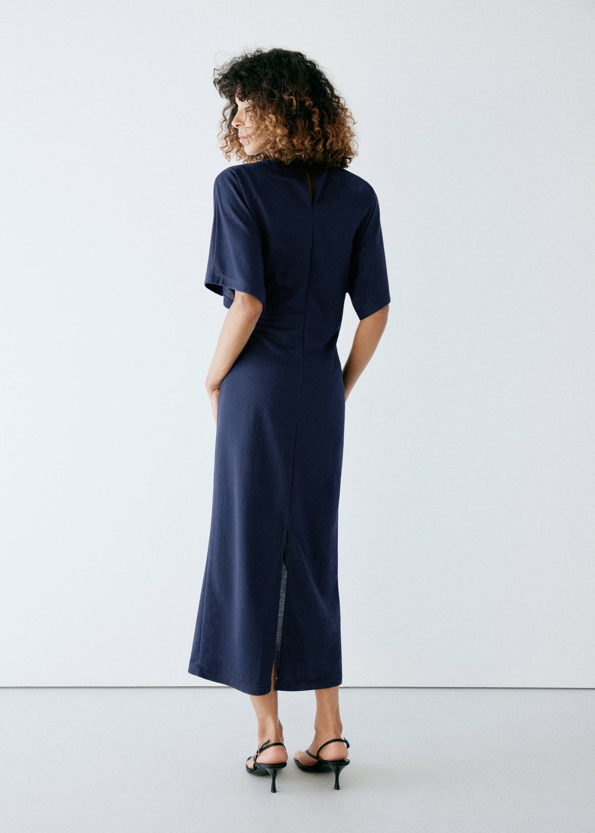 Knit dress with knot detail