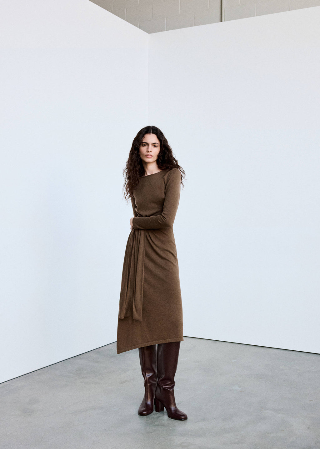 Knit dress with tie detail