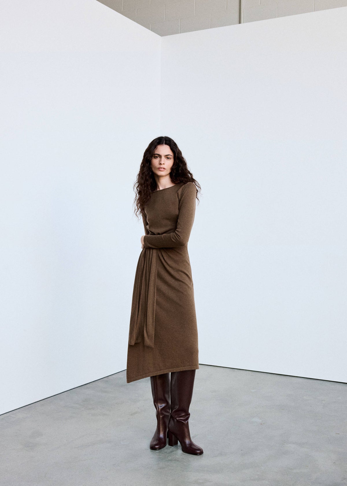 Knit dress with tie detail