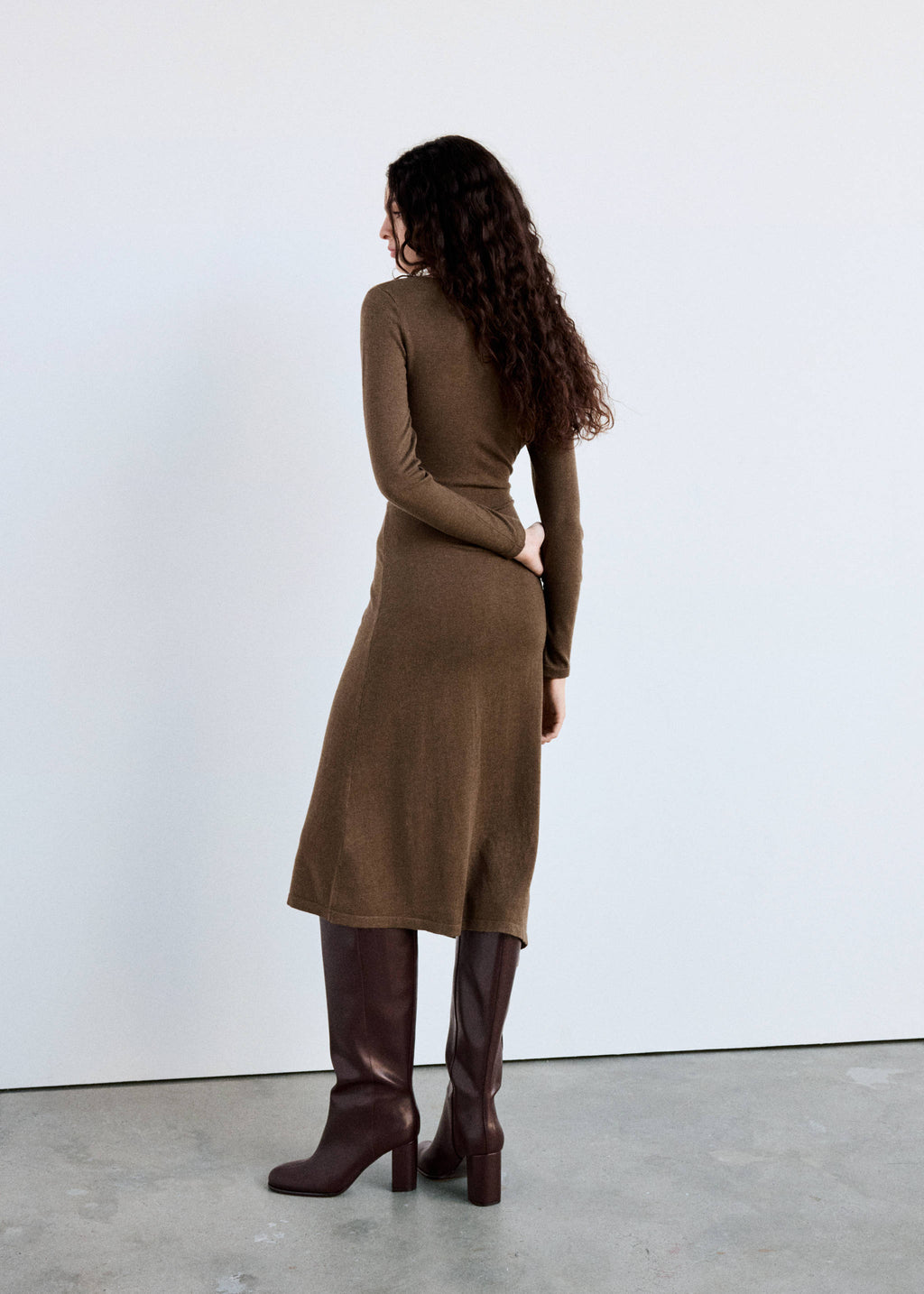 Knit dress with tie detail