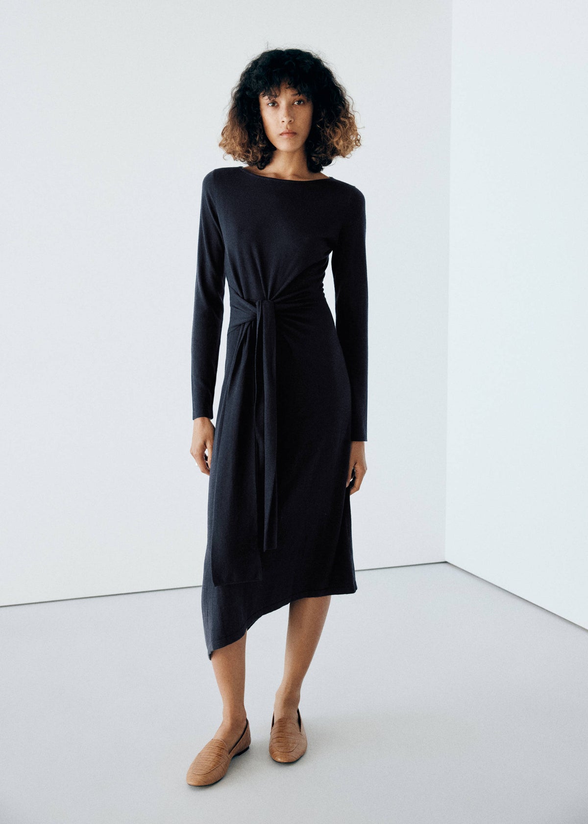 Knit dress with tie detail