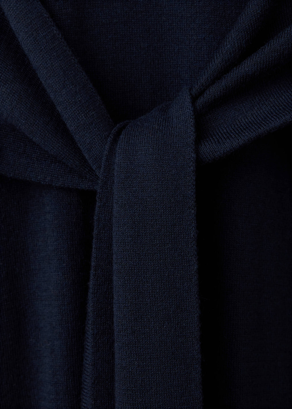 Knit dress with tie detail