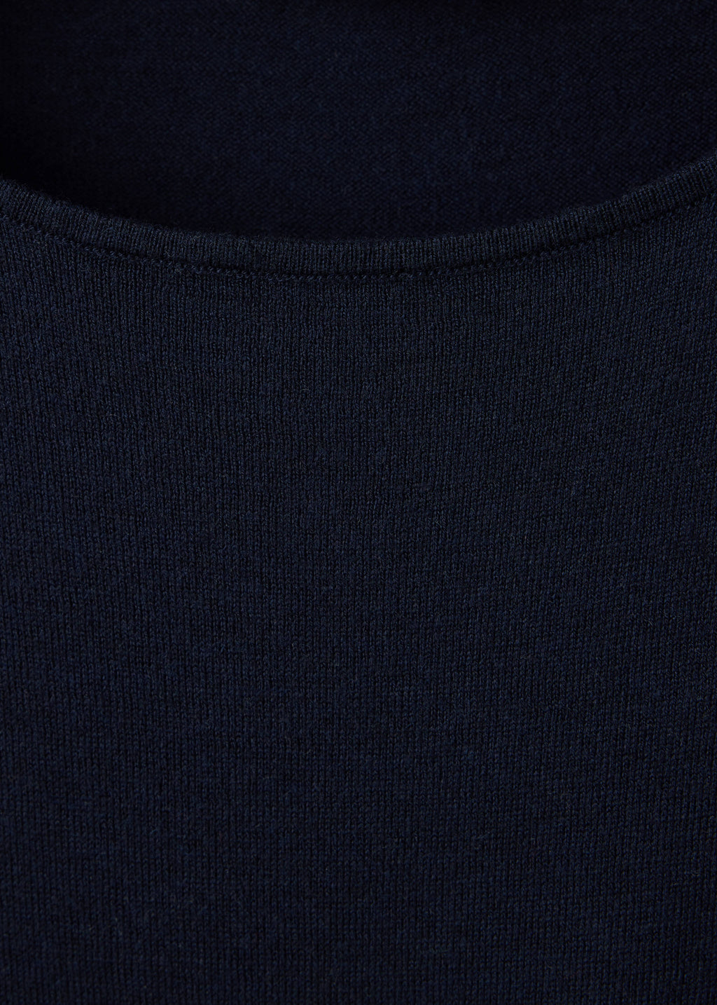 Knit dress with tie detail