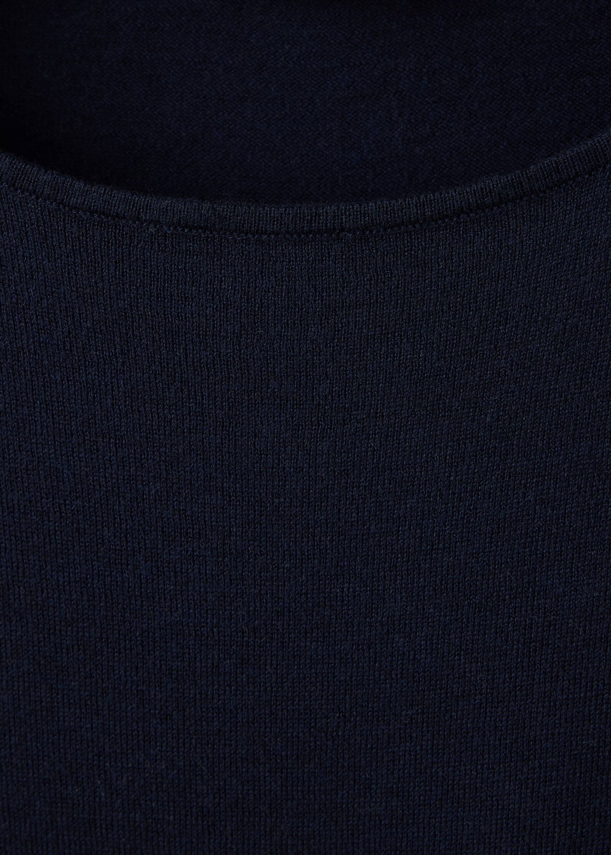 Knit dress with tie detail