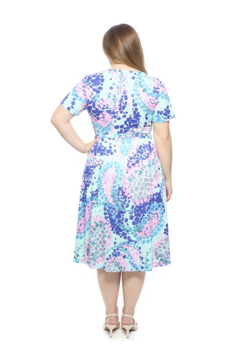 Curvy Essential V-Neck Short Sleeve A-Line Midi Dress
