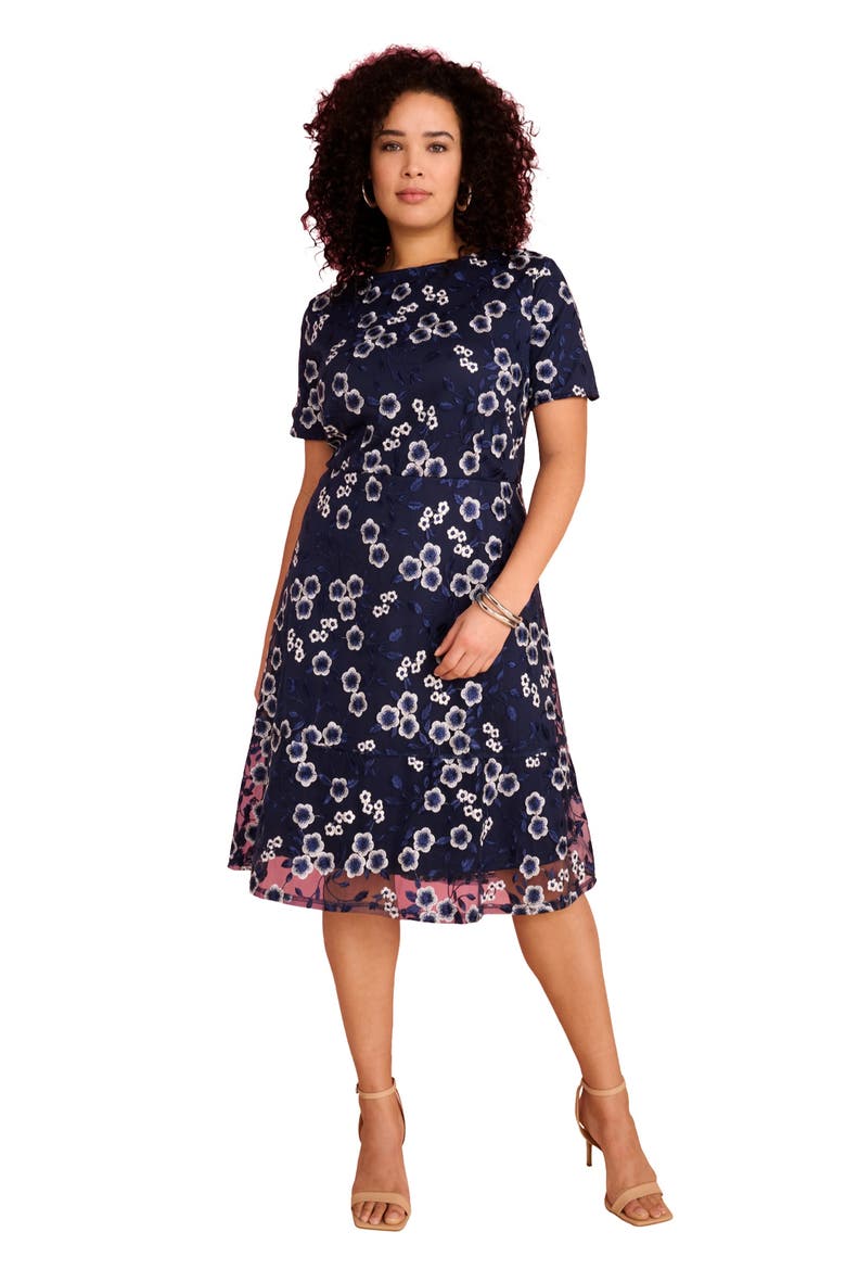 Plus Size Lace V Neck Long Sleeve Floral Dress