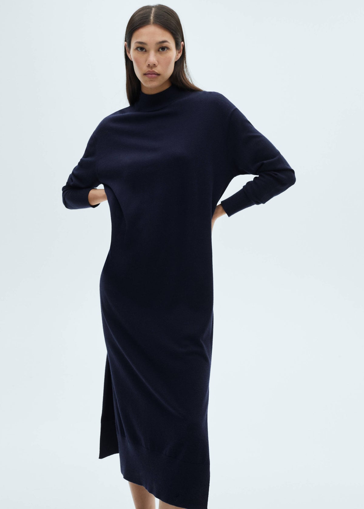 Round-neck knitted dress