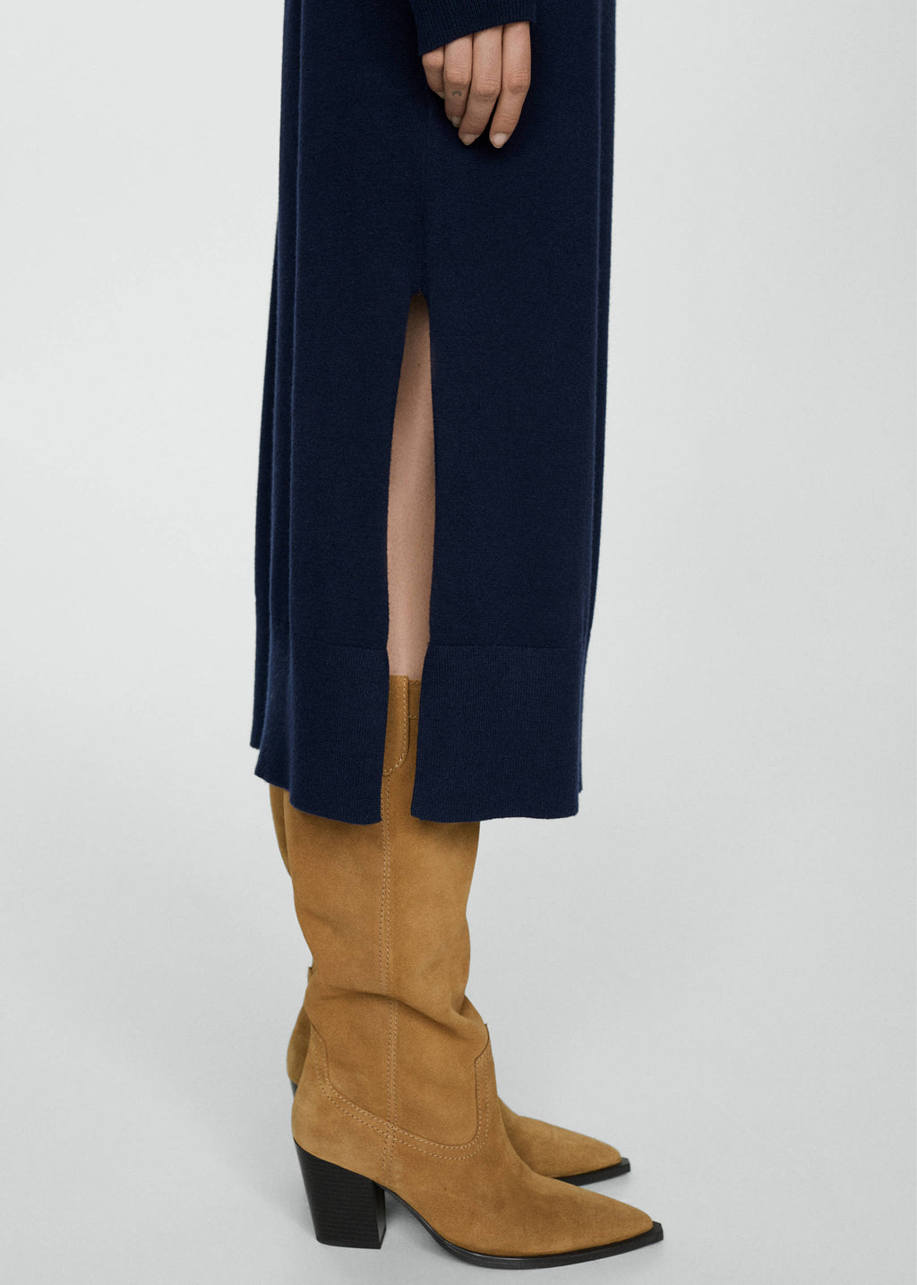 Round-neck knitted dress
