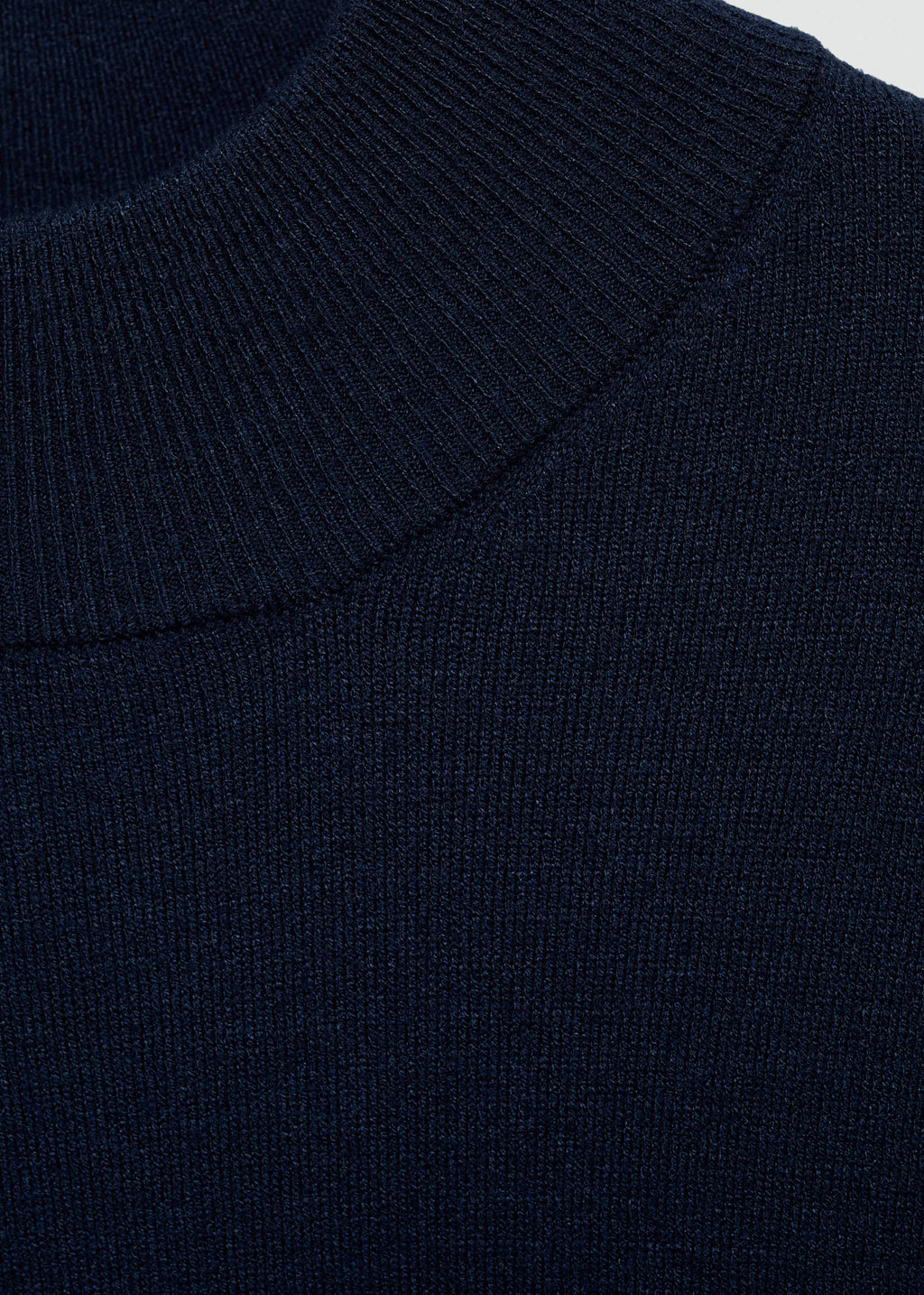 Round-neck knitted dress