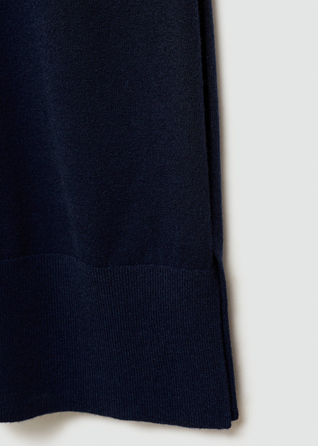 Round-neck knitted dress