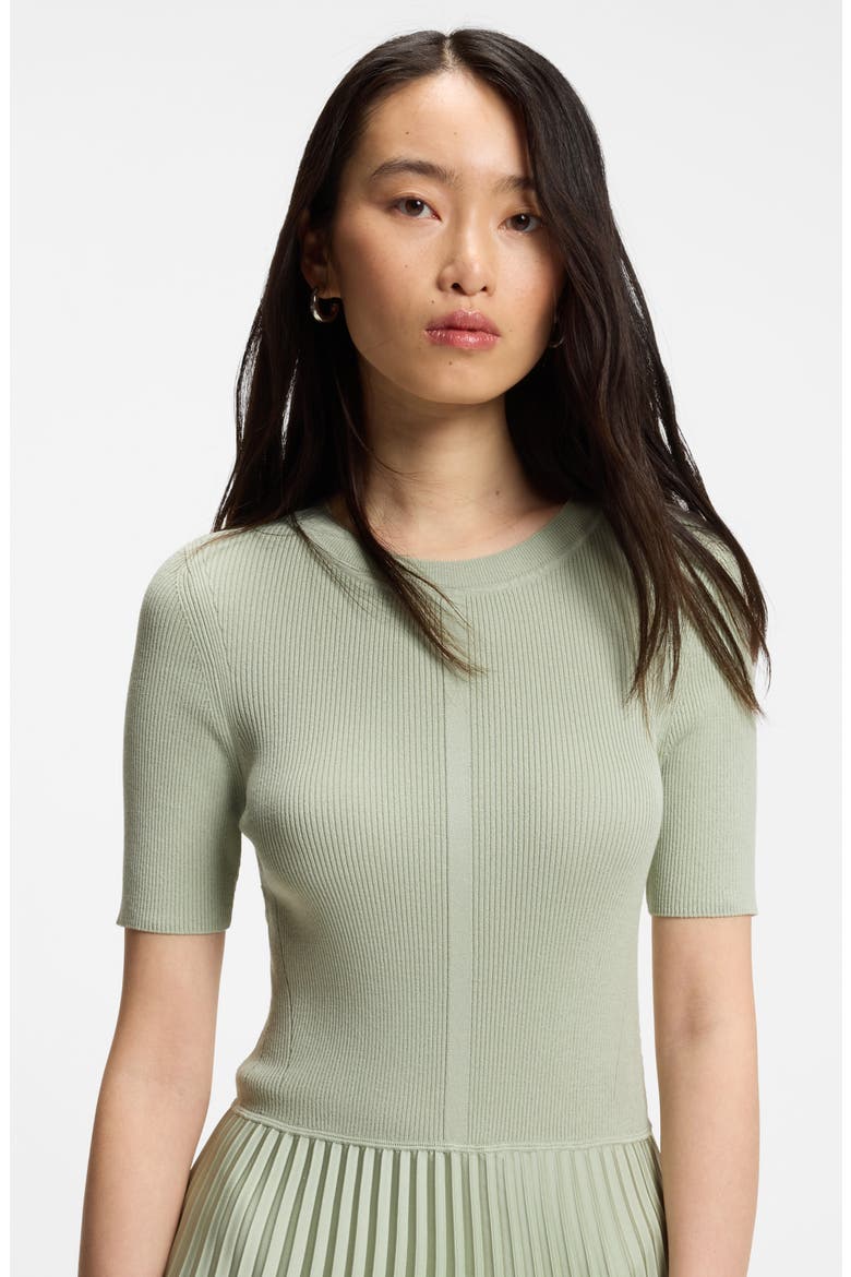 Fadridi Short Sleeve Pleated Midi Dress
