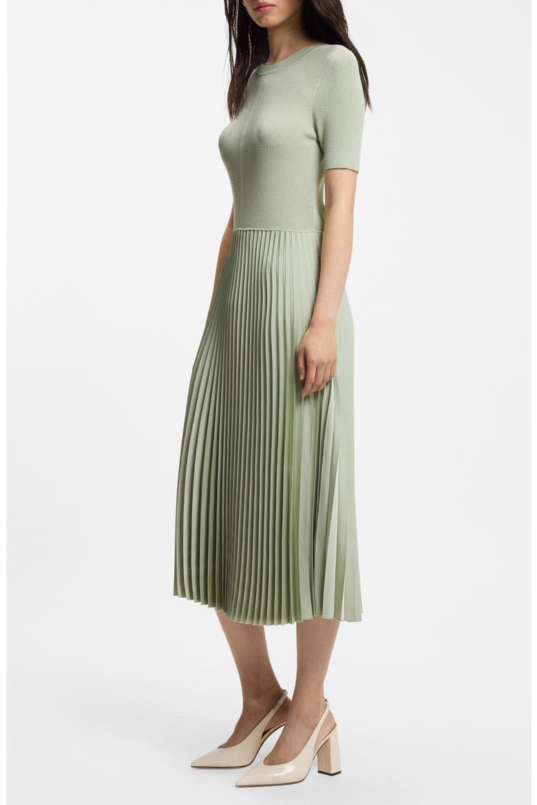 Fadridi Short Sleeve Pleated Midi Dress